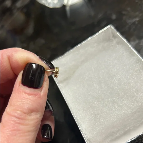 Elegant Gold and Green Clover Earrings - Picture 3 of 4